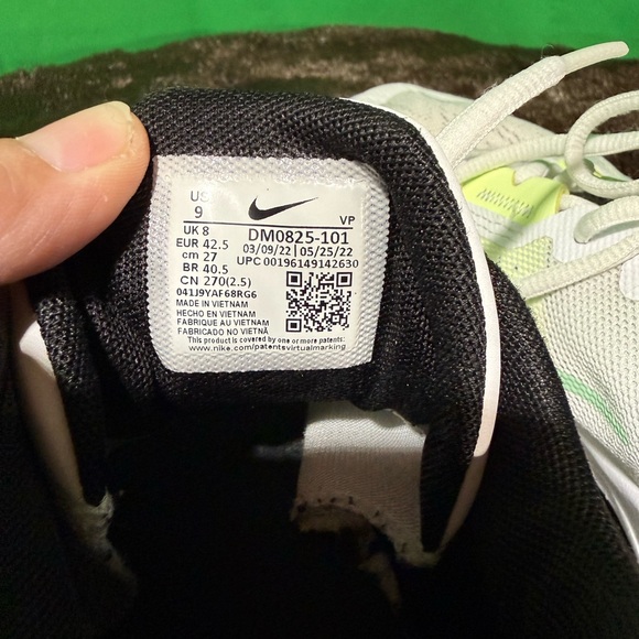 Nike Giannis Immortality 2 Basketball Shoes Men’s 9 White Black DM0825-101 - Picture 7 of 8